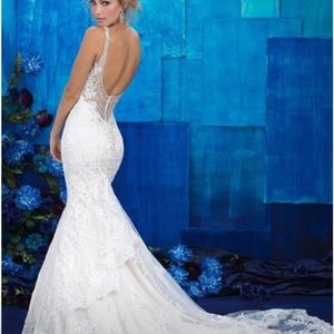 Allure bridals brand new never worn wedding dress